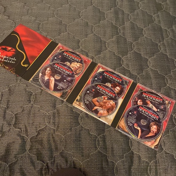 🎥2/6$🎥 Desperate Housewives DVD TV show box set the complete second season - Picture 2 of 2